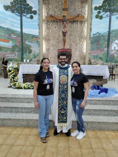 3º Dia da Novena reúne centenas de devotos no Santuário Nossa Senhora Aparecida Celebração foi presidida pelo Padre Aroldo Shinemann Filho e marcada por fé